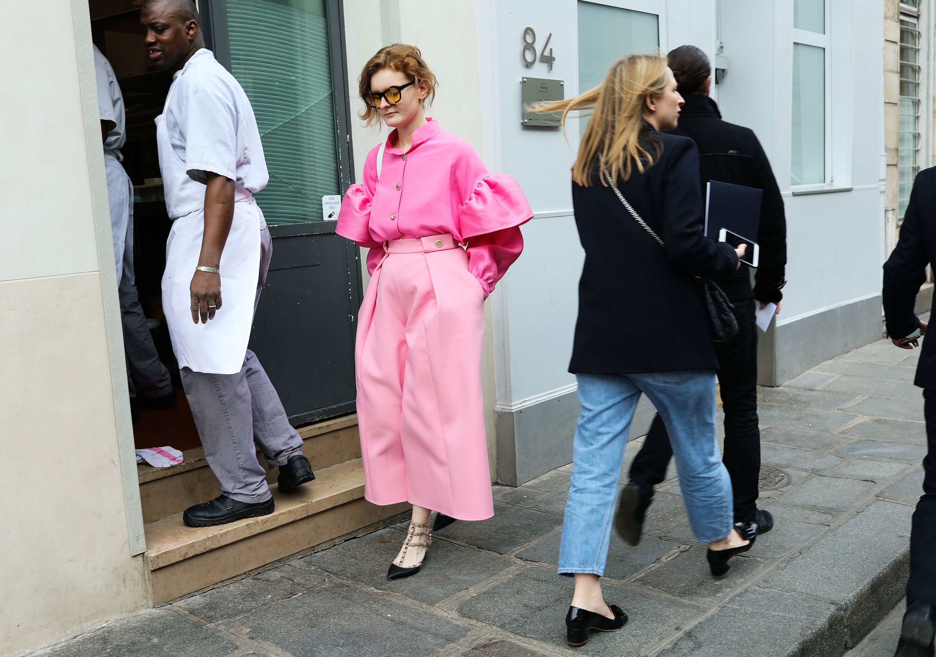 Streetstyle look total millennial pink