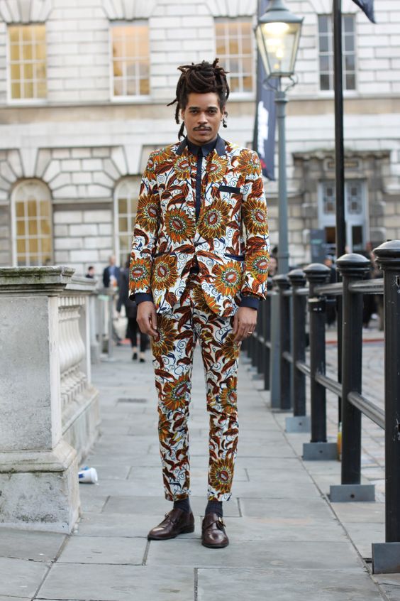 Street style mix de estampas gráficas no Copenhagen Fashion Week