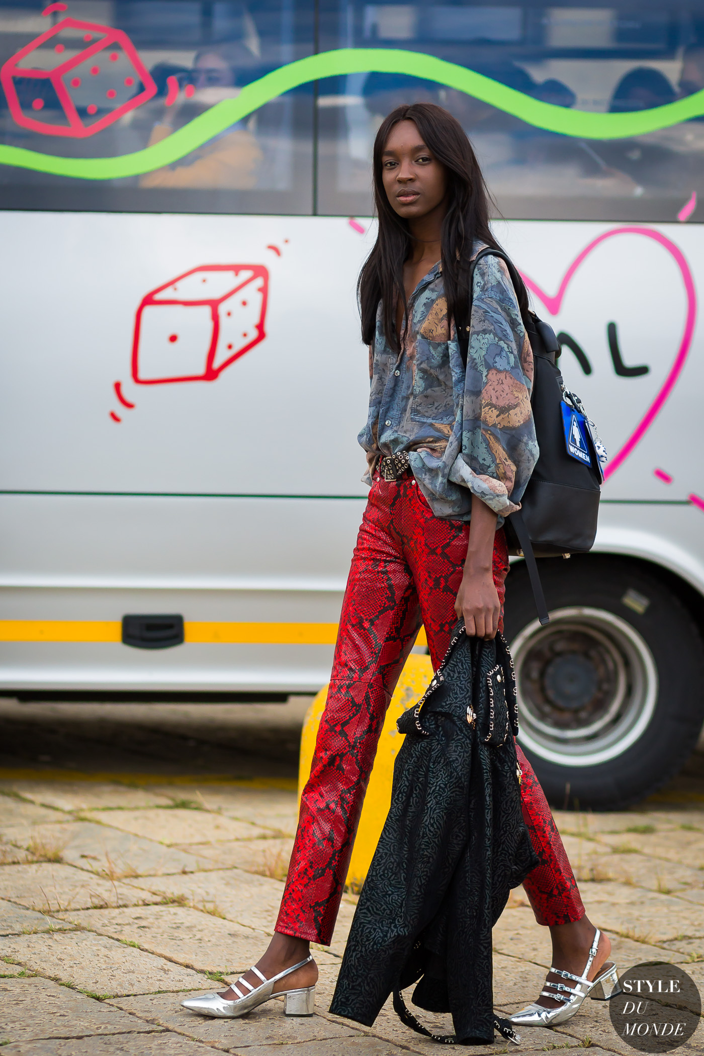 Street style mix de estampas no Copenhagen Fashion Week