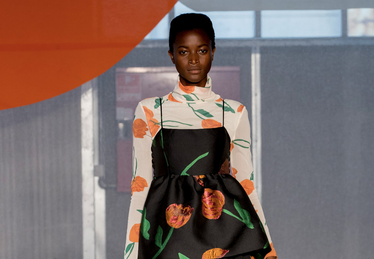 Mix de estampas floridas no Copenhagen Fashion Week 2017