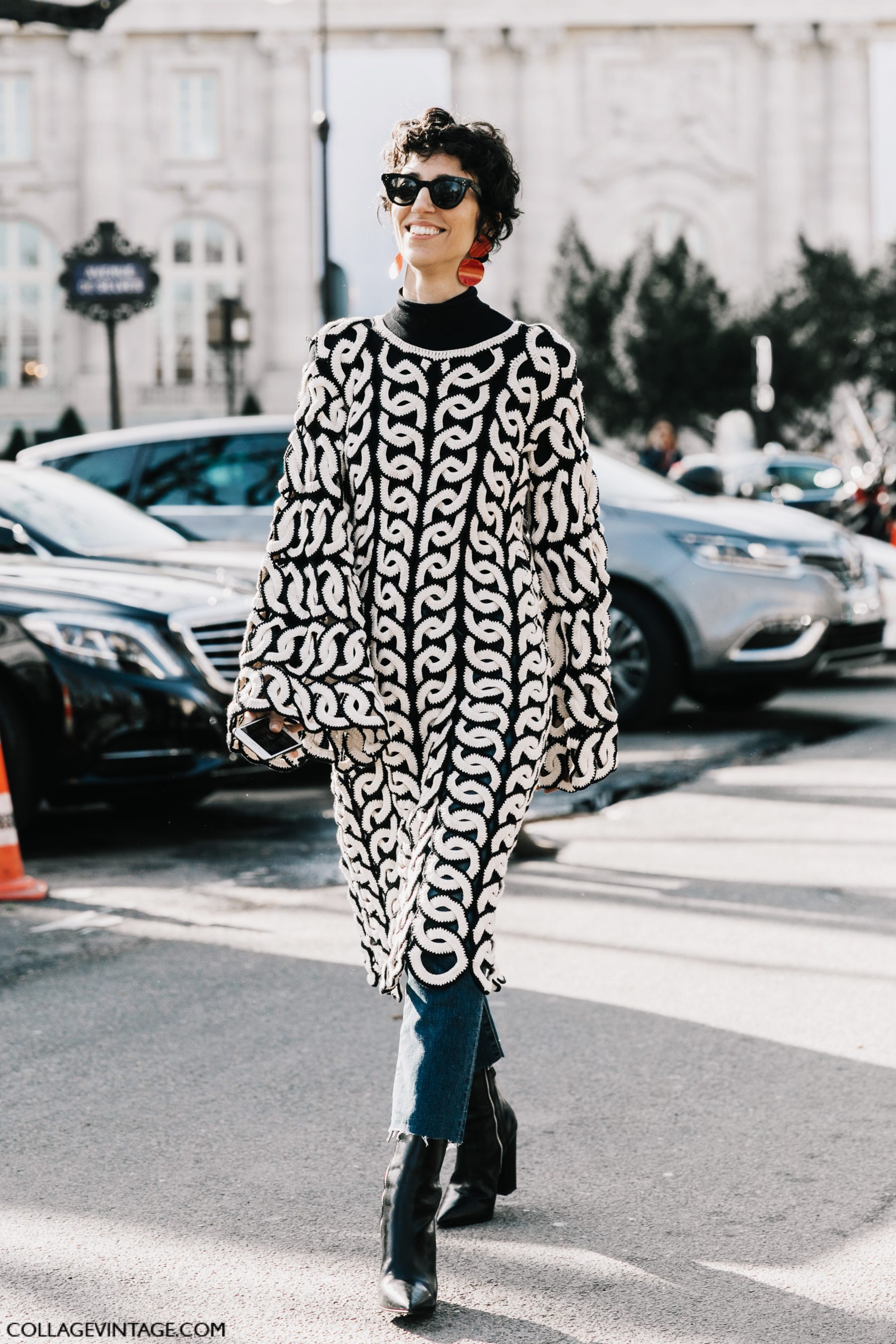 Streetstyle com estampa gráfica no Copenhage Fashion Week