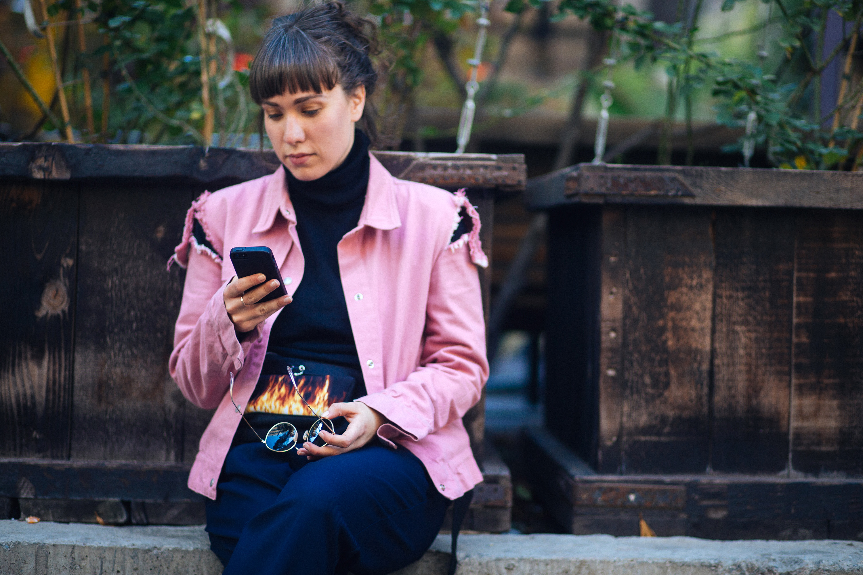 Streetstyle casaco em millennial pink